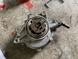 Peugeot 5008 2009 - 2016 Engine Vacuum Pump