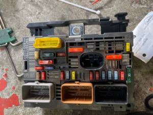 Peugeot 5008 2009 - 2016 Fuse Box