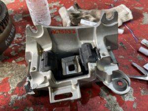 Renault Fluence 2015-2017 Left Top Gearbox Mount