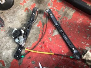 BMW 3 Series E46 323 LF Door Regulator Motor