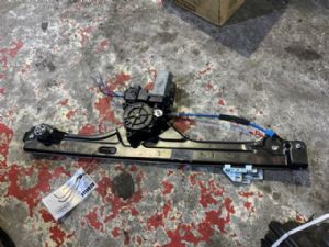 BMW 216D F46 RF Door Regulator Motor