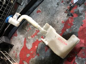 Volkswagen Beetle A5 2012-2018 Front Washer Bottle