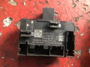 Porsche Cayenne 958 2011-2014 LF Door Control Module