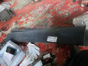 Land Rover Discovery Sport L550 2016-2018 RF Lower Door Moulding (Chrome)