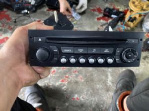 Peugeot 5008 2009 - 2016 CD Player