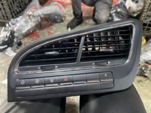 Peugeot 5008 2009 - 2016 Dash Vent Surround Centre