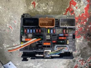Peugeot 5008 2009 - 2016 Fuse Box