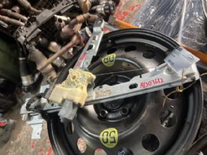 Peugeot 5008 2009 - 2016 LF Door Regulator Motor