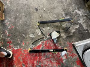 Audi Q5 8.5R 2013-2017 LF Door Regulator Motor