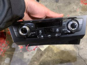 Audi Q5 8.5R 2013-2017 Air Conditioning Switch