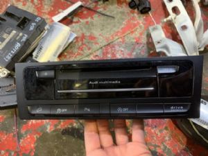 Audi Q5 8.5R 2013-2017 CD Player