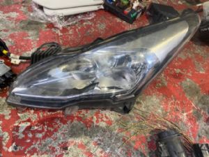 Peugeot 5008 2009 - 2016 L Headlight (Halogen)