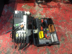 Peugeot 5008 2009 - 2016 Fuse Box