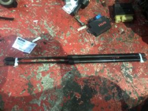 Peugeot 5008 2009 - 2016 Tailgate Struts (Set)