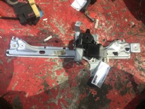 Peugeot 5008 2009 - 2016 LR Door Regulator Motor