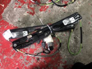 Jaguar F-Pace X761 2016-on RF Door Regulator Motor