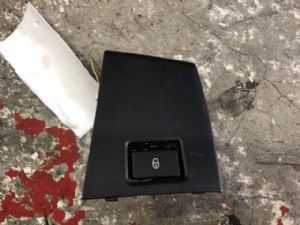 Jaguar F-Pace X761 2016-on LF Door Smart Lock Button