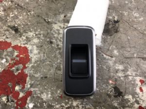 Jaguar F-Pace X761 2016-on LF Window Switch