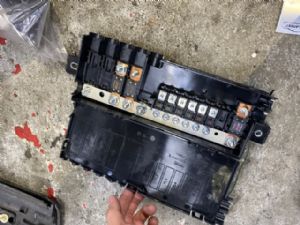 Jaguar F-Pace X761 2016-on Battery Fuse Box