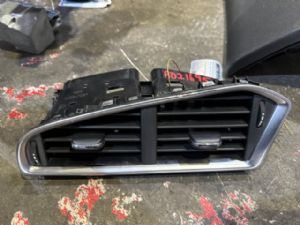 Citroen DS4 NX 2015-2018 Dash Vent Surround Centre