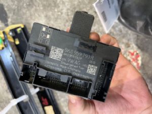Audi Q5 8.5R 2013-2017 RF Door Control Module