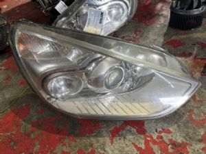 Ford S-Max Titanium 2012-2015 R Headlight (HID)