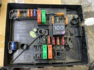 Volkswagen Caddy Type 2K 2003-2009 Fuse Box