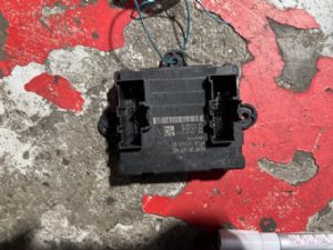 Jaguar XE Series X760 2015-2017 RR Door Control Module