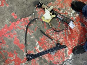 BMW 6 Series F12 640i F12 LF Door Regulator Motor