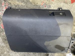 Volkswagen Touran 1.4 1T3 2010-2015 Glove Box
