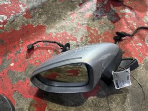 Porsche Taycan 4s LF Door Elec Mirror