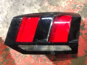 Peugeot 5008 2017-on R Boot Light