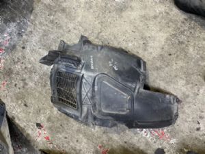 BMW 535I F10 LCI LF Guard/Fender to Cowl Side Seal
