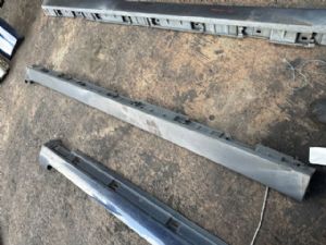 Jaguar F-Pace X761 2016-on L Side Skirt