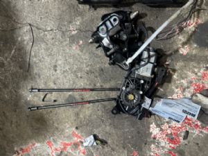 BMW Z Series E89 Z4 E89 2009-2016 L Roof Catch