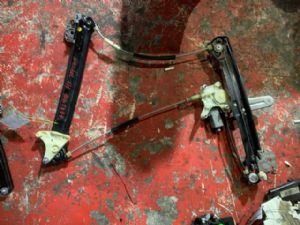 Porsche Taycan 4s RF Door Regulator Motor