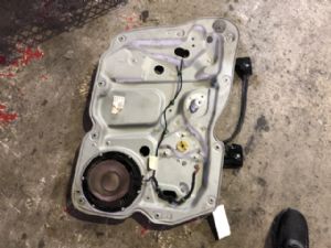 Volkswagen Caddy Type 2K 2003-2009 LF Door Regulator Motor