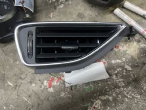 Jaguar XE Series X760 2015-2017 Dash Vent Surround RH