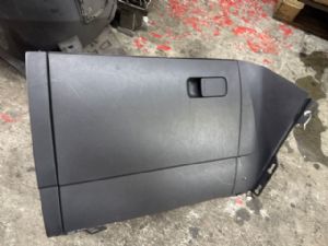 Volkswagen Golf Sportsvan 2018-2020 Glove Box
