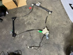 Mercedes-Benz SL Class R230 2001-2011 RF Door Regulator Motor