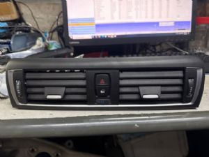 BMW 1 Series 116d F20 LCI Dash Vent Surround Centre