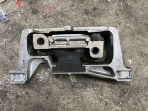 Mercedes-Benz CLA W117 2013 - 2015 Front Engine Mount