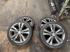 Mercedes-Benz CLA W117 2013 - 2015 225/40R18 Tyre