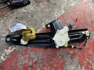 BMW 7 Series 740i RR Door Regulator Motor