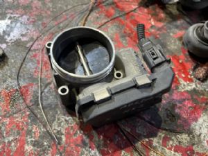 BMW 3 Series  325I E93 Throttle Body