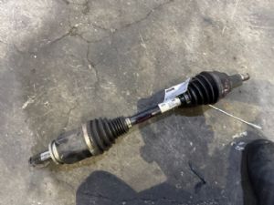 Land Rover Discovery L462 2017-on LF Driveshaft