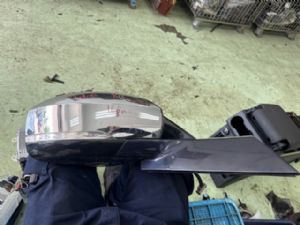 Land Rover Discovery L462 2017-on RF Door Elec Mirror