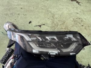Land Rover Discovery L462 2017-on R Headlight (LED)