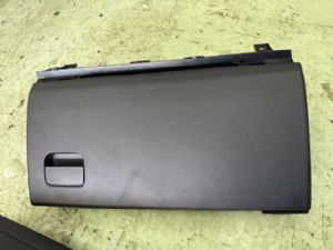 Land Rover Discovery L462 2017-on Glove Box
