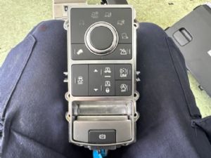 Land Rover Discovery L462 2017-on Center Console Switch Panel